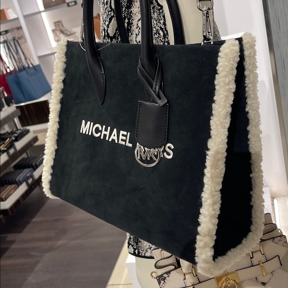 MICHAEL KORS Mirella Medium Suede and Faux Shearling Tote Bag
Black
NWT - Picture 14 of 15